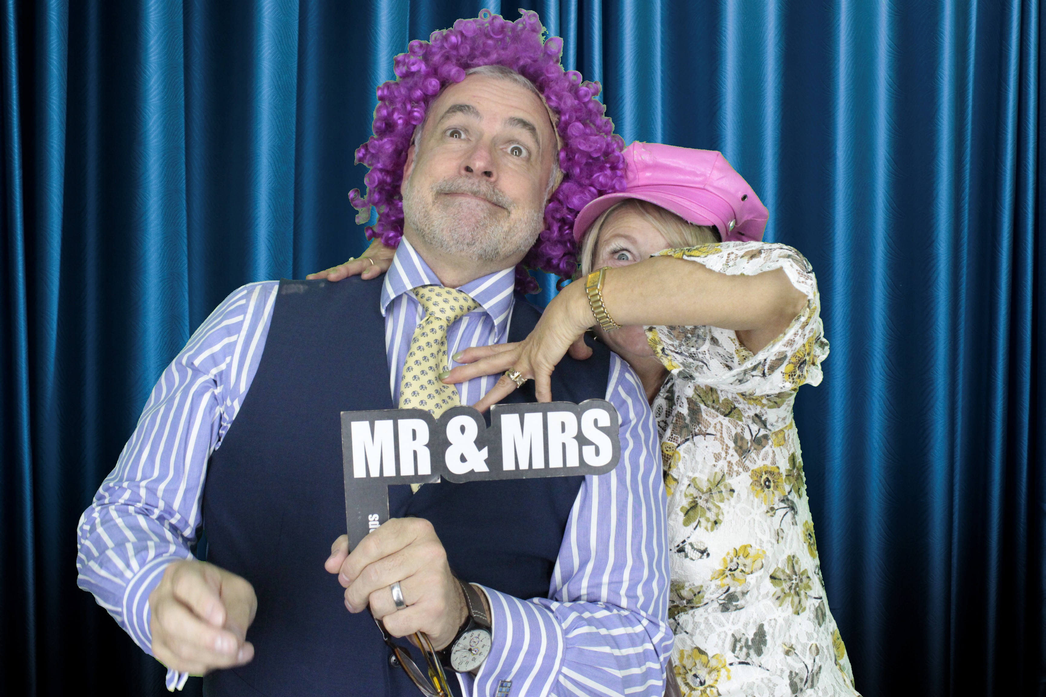 Mr & Mrs Hillier | View more photos from the event at gallery.myphotoboothexperience.co.uk/u/MyPhotoBoothExperienceLtd/Mr-Mrs-Hillier